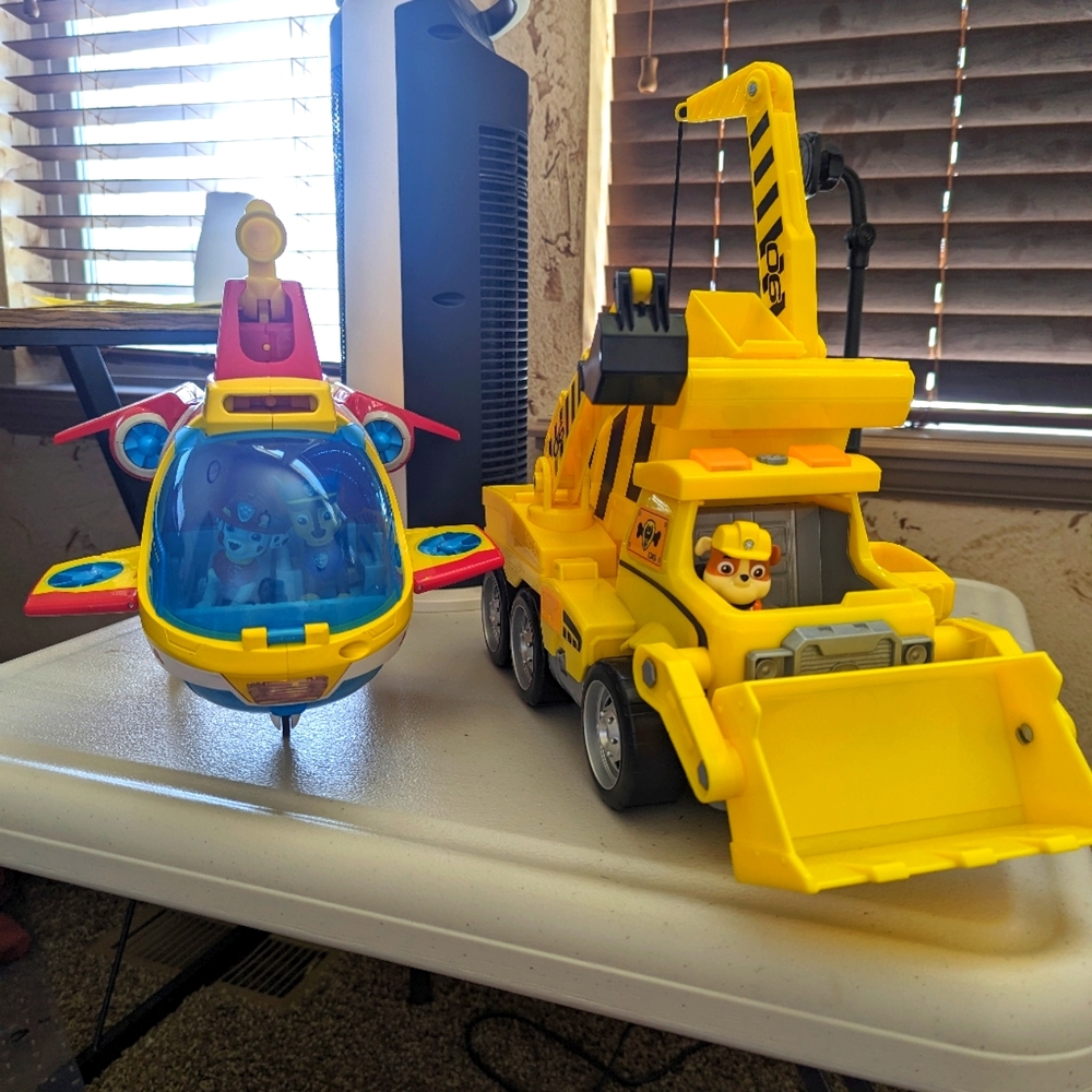 Paw patrol vehicles with pups